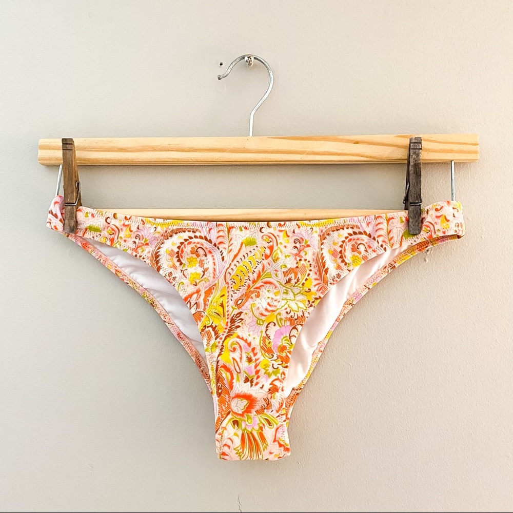 VS Itsy Bikini Bottom